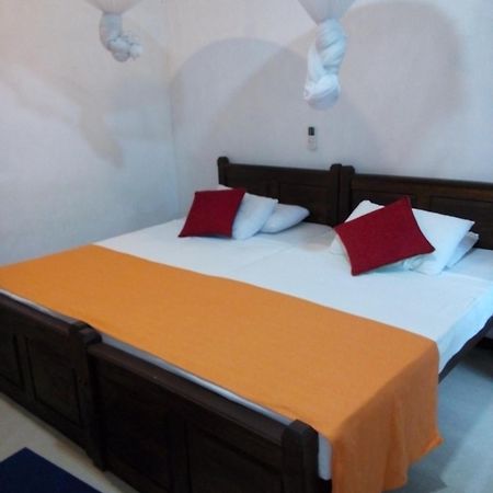 Waterway Garden Villa โปลอนนารูวา ภายนอก รูปภาพ
