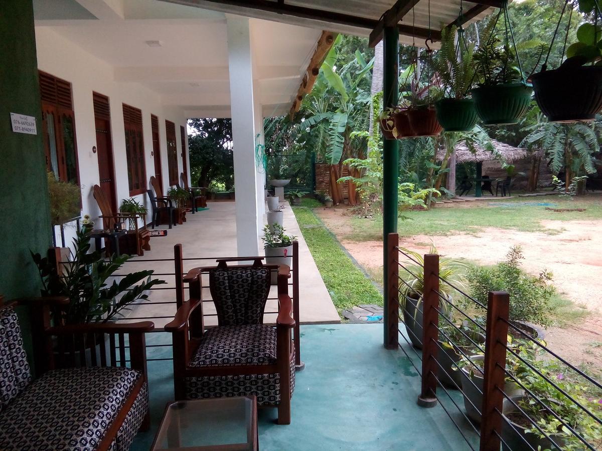 Waterway Garden Villa โปลอนนารูวา ภายนอก รูปภาพ