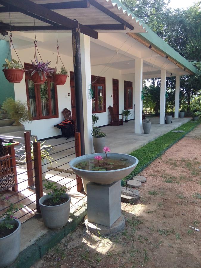 Waterway Garden Villa โปลอนนารูวา ภายนอก รูปภาพ