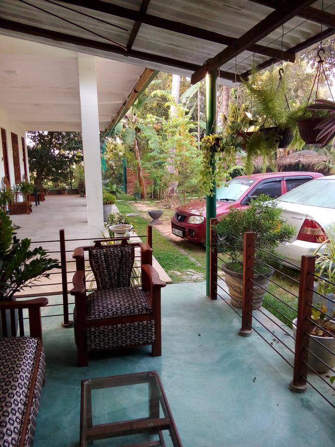 Waterway Garden Villa โปลอนนารูวา ภายนอก รูปภาพ